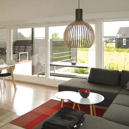 Three-bedroom In Feriehus *